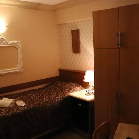 Grand Peninsula Hotel 2*