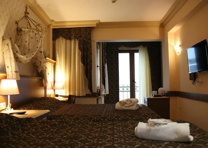 Grand Peninsula Hotel