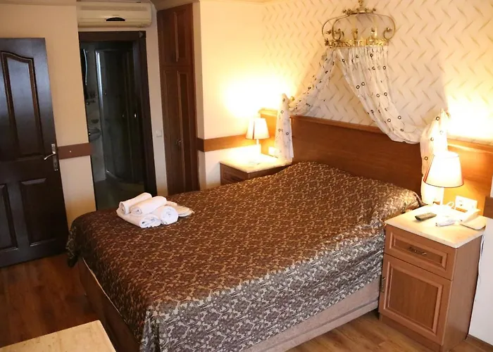 Grand Peninsula Hotel 2*