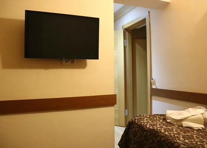 Grand Peninsula Hotel