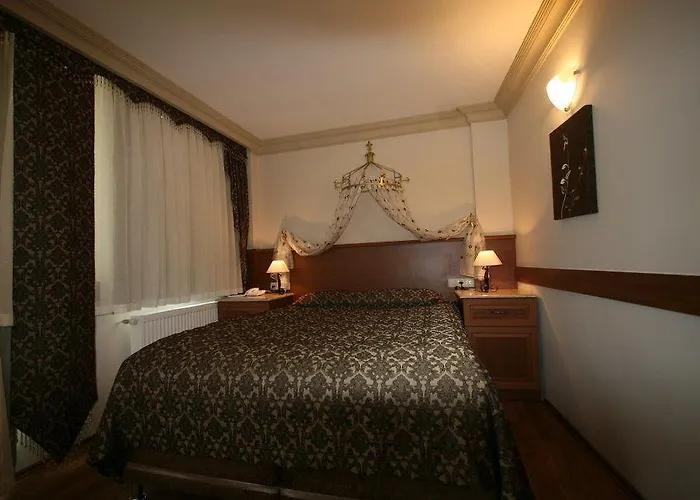 Hotel Grand Peninsula