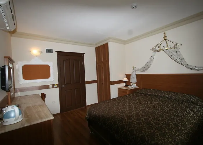 Hotel Grand Peninsula 2*